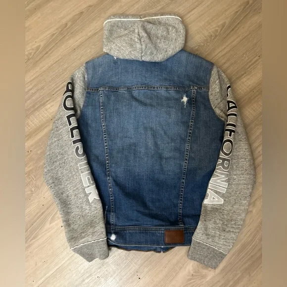 Like New Hollister Jean Jacket with Sweatshirt Logo Sleeves Unisex size M - Picture 8 of 9